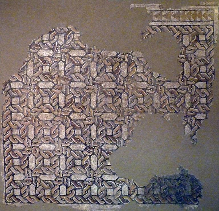 Fragmento con cuadrados y sogueado (Hellín, Agra)