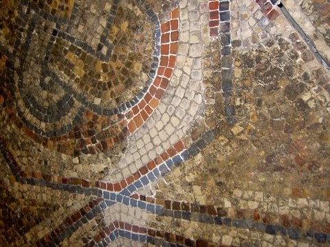 Detalle con nudo de Salomón. Mosaico geométrico de Las Galapagueras (Medellín)